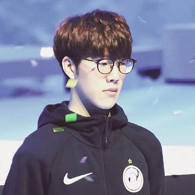 解析“跑得快”中的战术性弃牌：为了最后一击而选择战术潜伏。（跑得快战术弃牌解读：为终局一击蓄势潜伏）