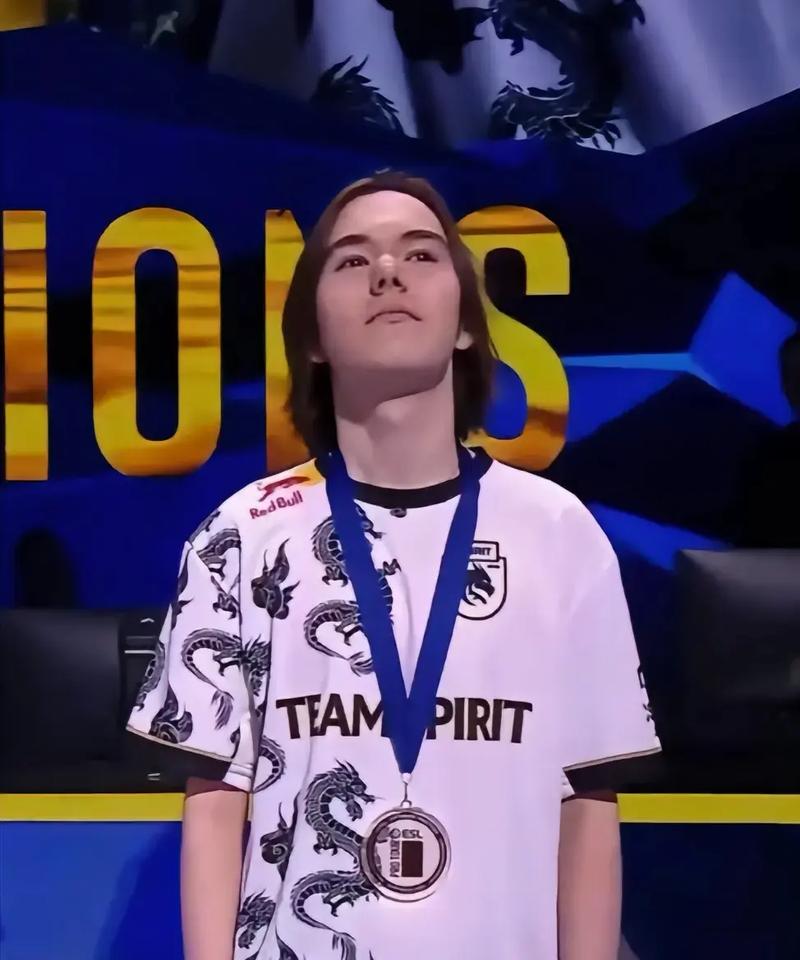 国产ADC到S10全部哑火，看来他才是LPL下路试金石