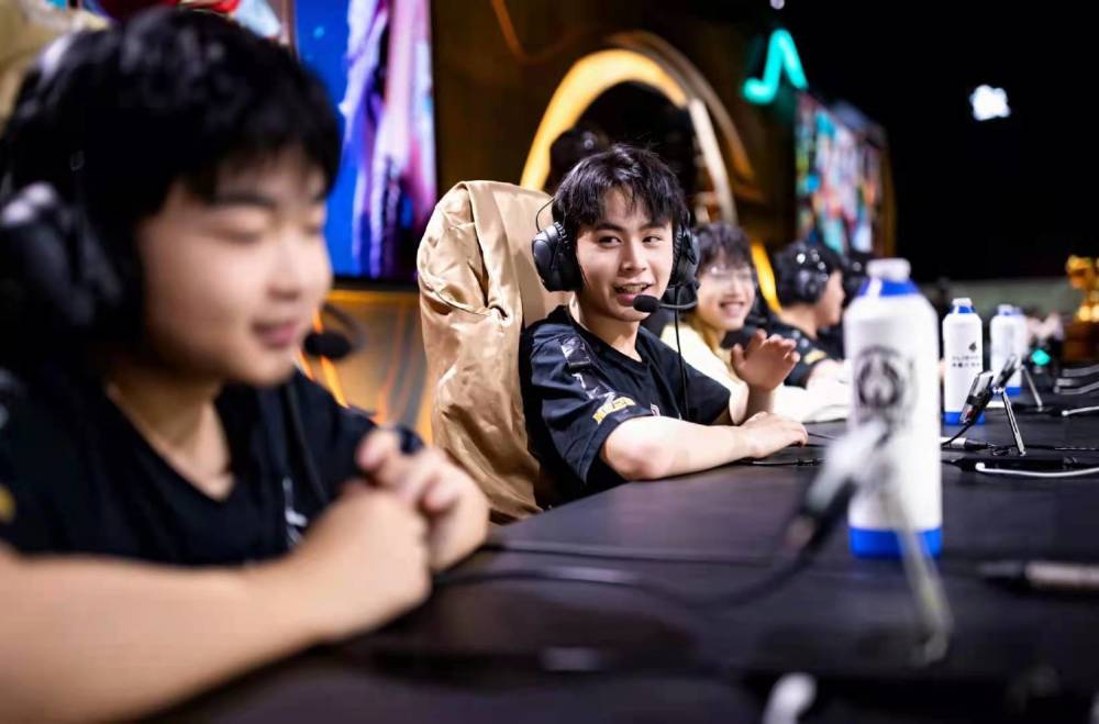 Liquid 展现了他们的实力，击败了 NAVI 并晋级 BLAST Premier 秋季赛 D 组决赛。